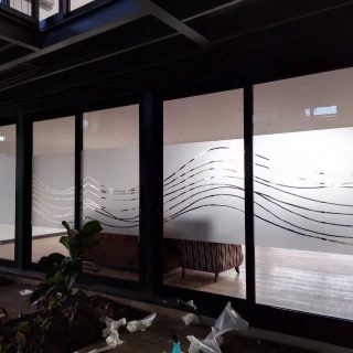 #sandblastvinyldecals are the perfect way to add a bit of privacy to the #boardroom or #office
#officebranding 
#corporatebranding 
#boardroombranding
#officebranding
#windowcovering 
#windowdecals 
#windowdecoration